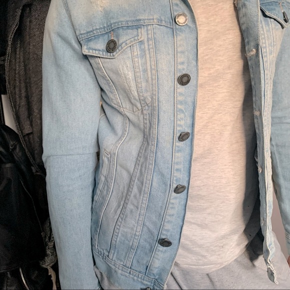 Men’s Jean/ Denim Jacket - Picture 3 of 6
